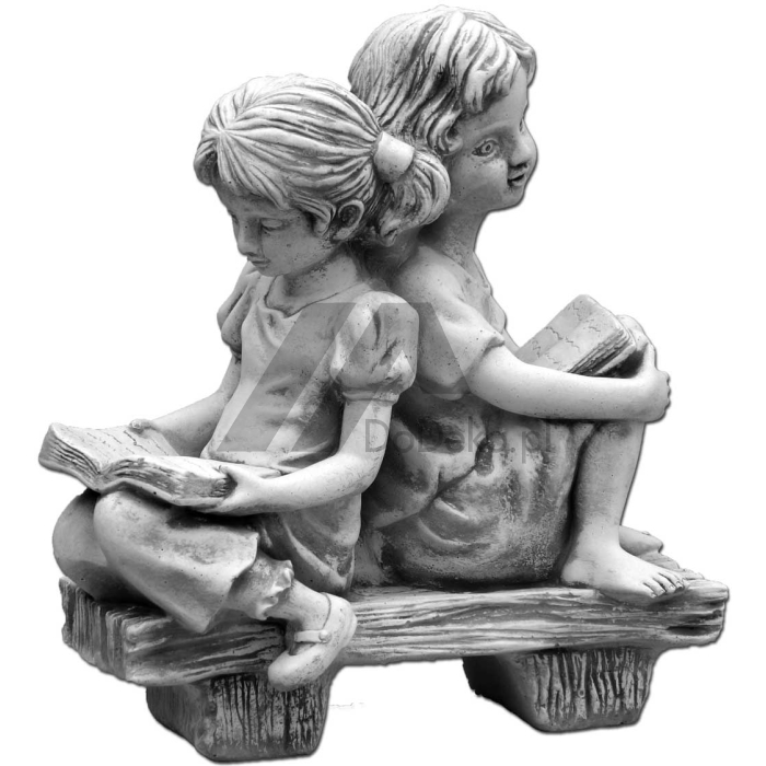 Mergaitė ir berniukas ant suolo