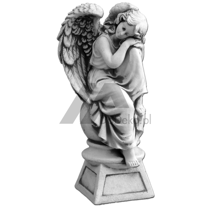 Miegantis angelas su dideliais sparnais ant pjedestalo - 42 cm