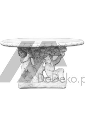 Sodo stalas su skulptūra